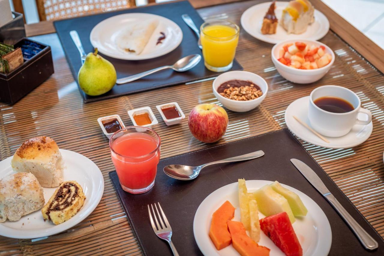 Ritz Lagoa Da Anta Hotel & Spa Maceió Kültér fotó A breakfast buffet at a hotel