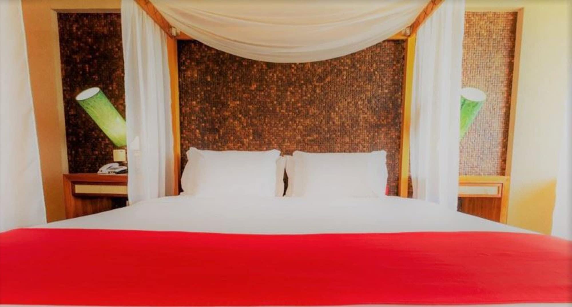 Ritz Lagoa Da Anta Hotel & Spa Maceió Kültér fotó A bed with a mosquito net